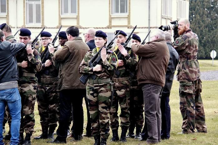 I 2017 02 17 remise de la fourragere par les a c du 94 ri